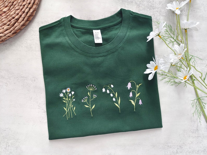 Lovely Wildflowers Embroidered Tshirt,Dark Green Daisy Shirt,Floral Embroidery tshirts,Gifts for her/he,Gifts for Mum